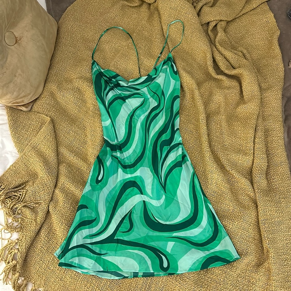 ZARA The Safia Mini Dress Retro 70s 80s Green Swirl Sze XS Satin Spaghetti Strap
